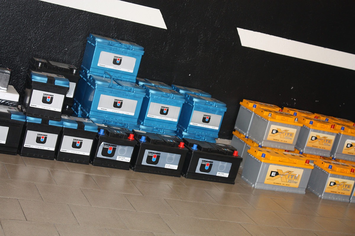 Batterie per auto disponibili presso il servizio elettrauto di AD Donzelli