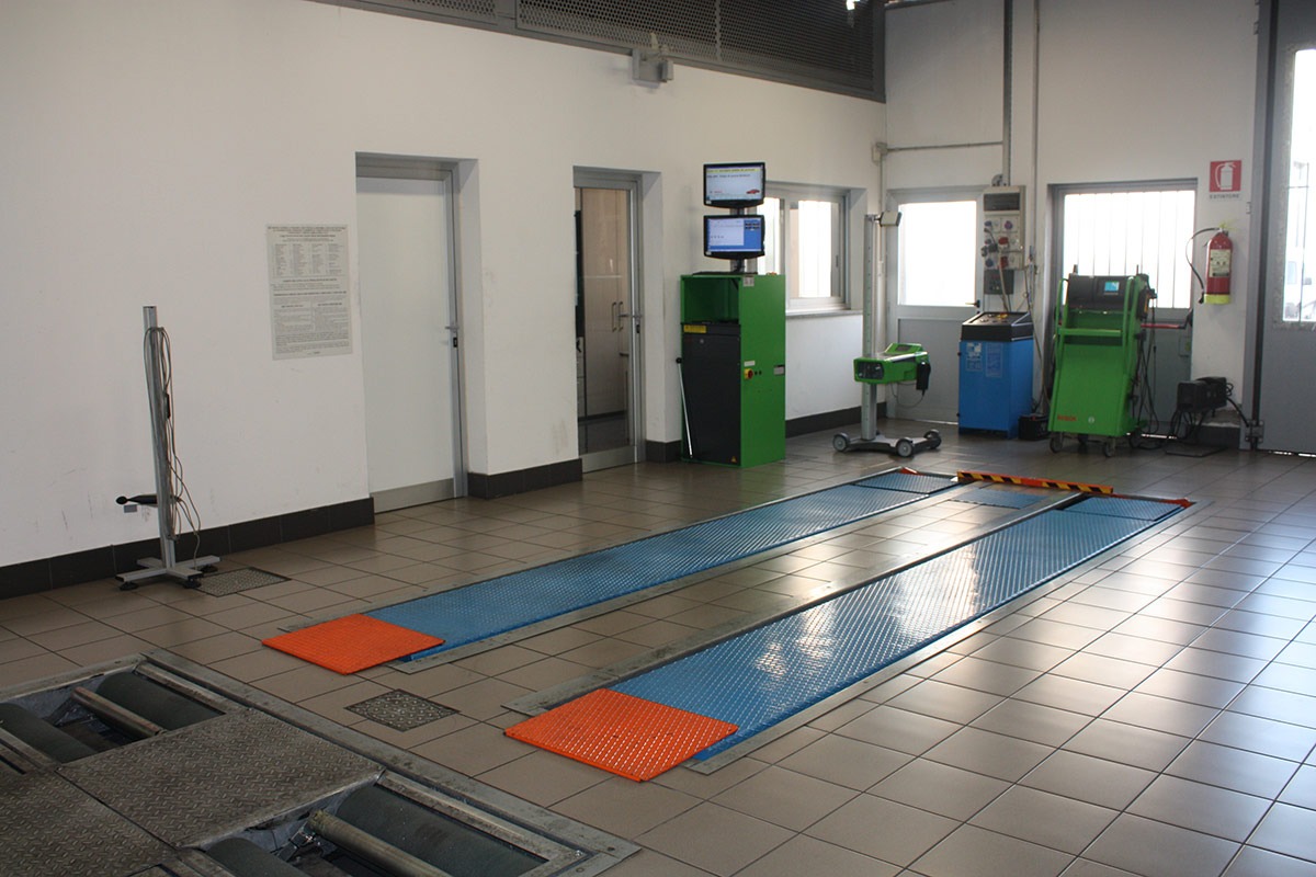 Linea di controllo per le revisioni ministeriali presso AD Donzelli a Stezzano